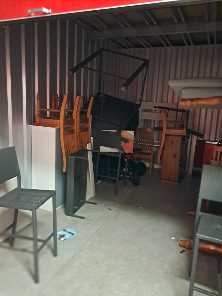 Storage King Maddington South Abandoned Storage garage Auctions auction IB-6161