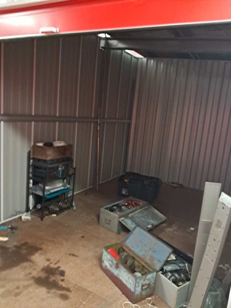 Storage King Maddington South Abandoned Storage Auctions auction IB-7812