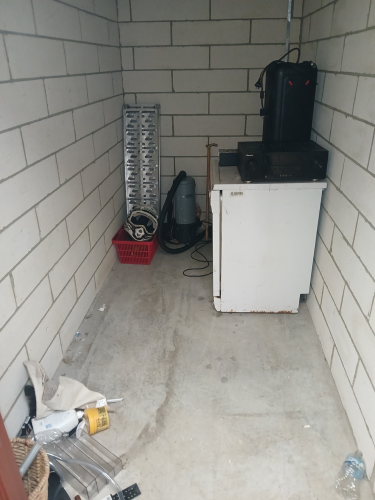 Welshpool Self Storage W2 Storage auction IB-5078