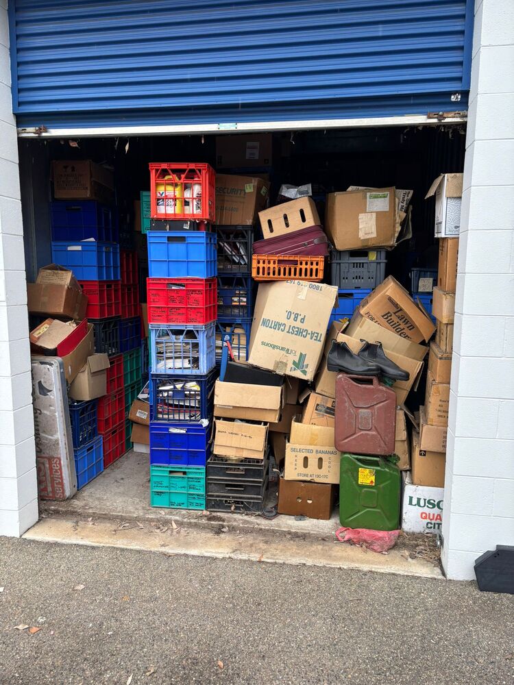 Storage King Belconnen Abandoned Storage garage Auctions auction IB-6170
