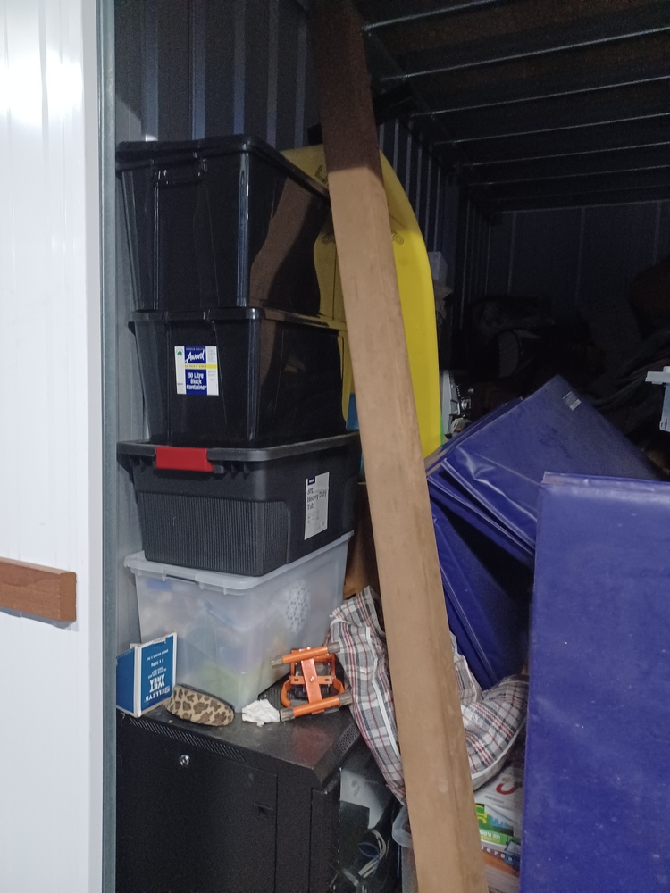 Loxon Storage Coorparoo Storage auction IB-7170