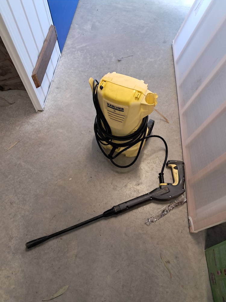 Storage King St Marys Abandoned Storage garage Auctions auction IB-6766