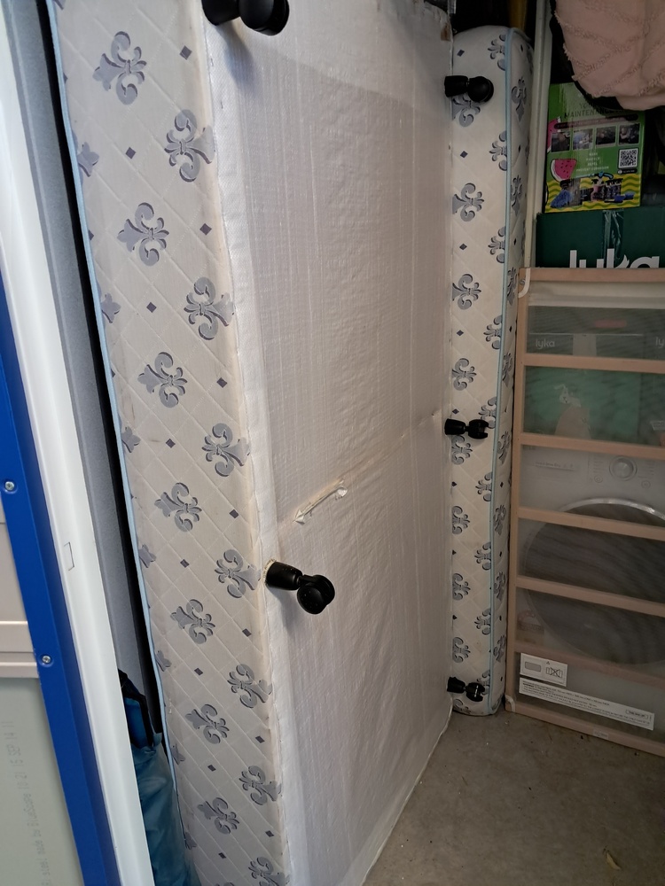 Storage King St Marys Abandoned Storage Unit Auctions auction IB-6766