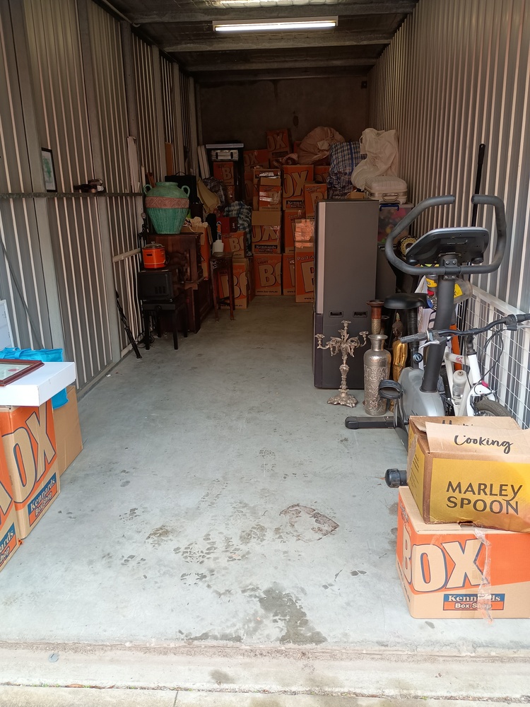 Kennards Self Storage Vermont Storage Unit Auction auction IB-9084