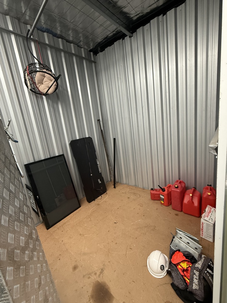 Fort Knox Self Storage Ringwood Abandoned Storage garage Auctions auction IB-3871