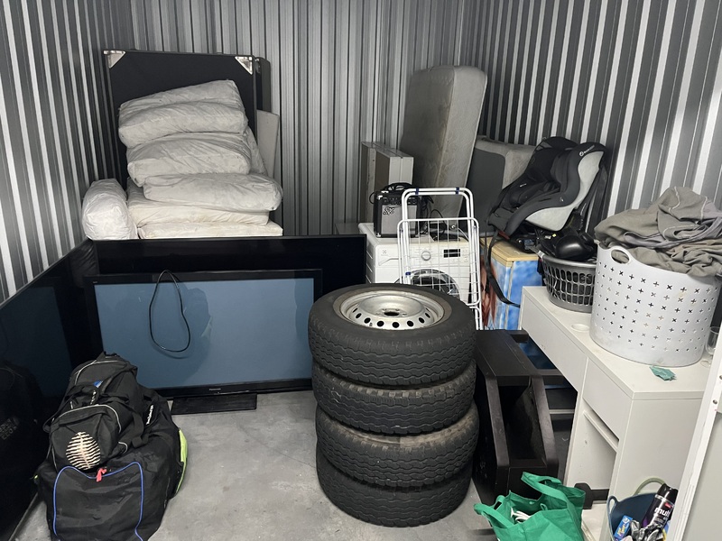 Fort Knox Self Storage Vermont Abandoned Storage garage Auctions auction IB-6766
