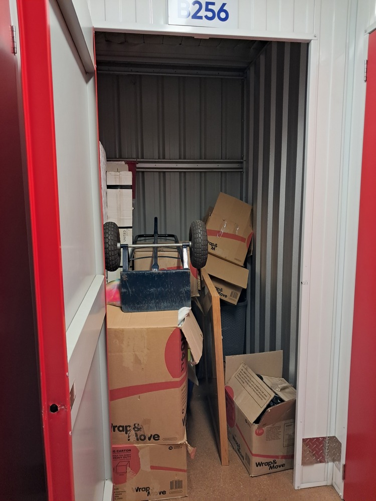 Storage King Maddington South Abandoned Self Storage Auctions auction IB-9354