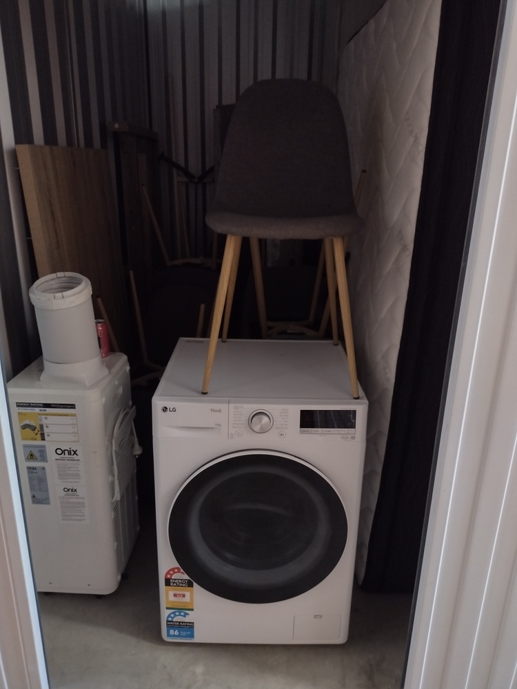 Kennards Self Storage Murarrie Bid on Self Storage Unit auction IB-5083