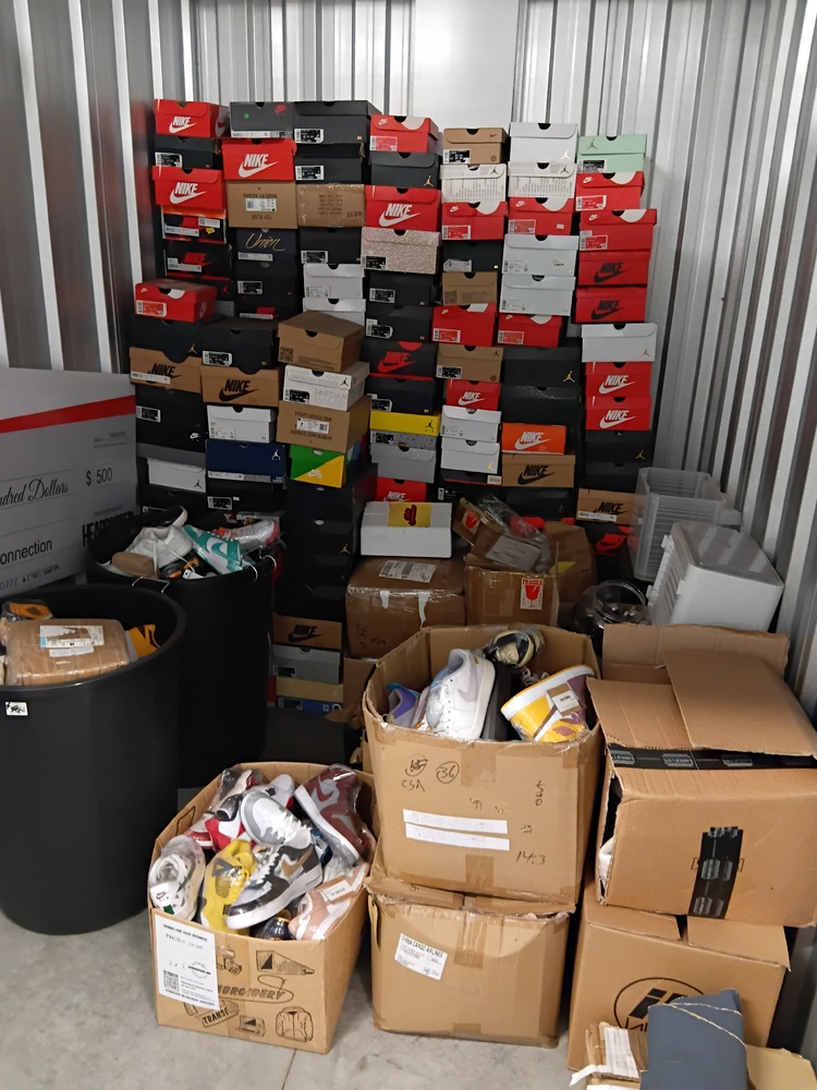 Roomia Self Storage Sunshine Self Storage Unit auction IB-4084