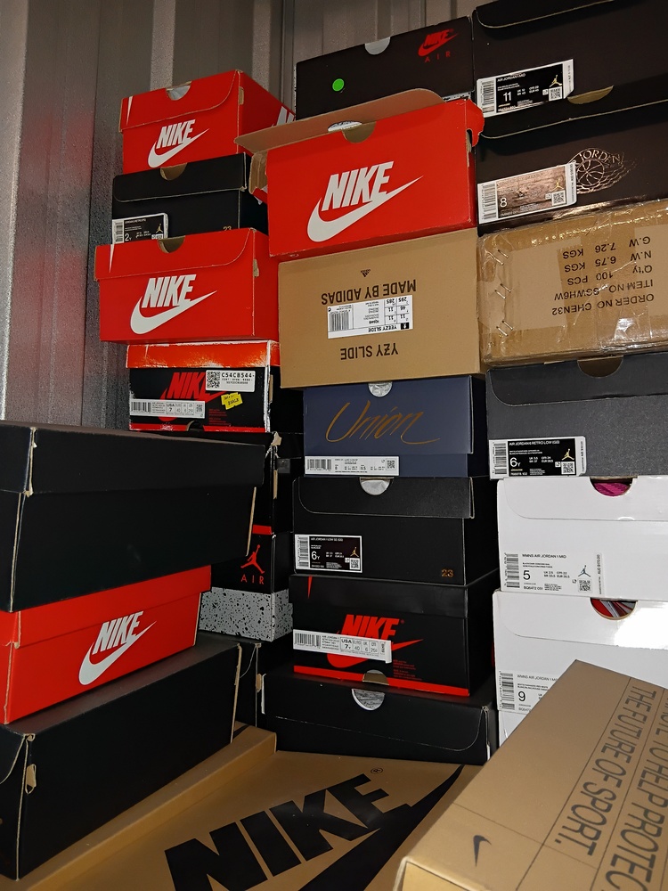 Roomia Self Storage Sunshine Self Storage Facility Unit auction IB-4084