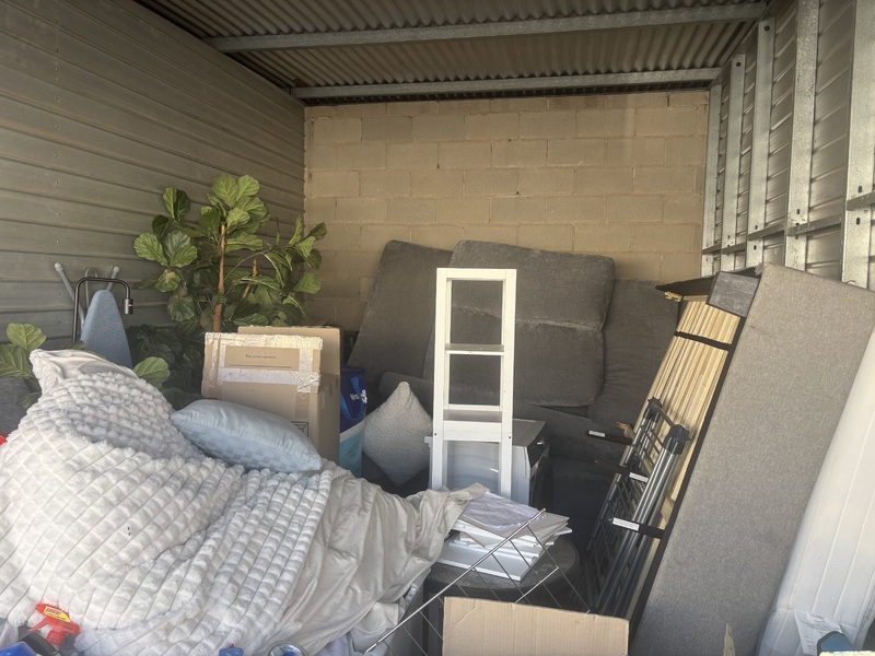 Self Storage Australia Alice Springs Bid on Storage auction IB-1555