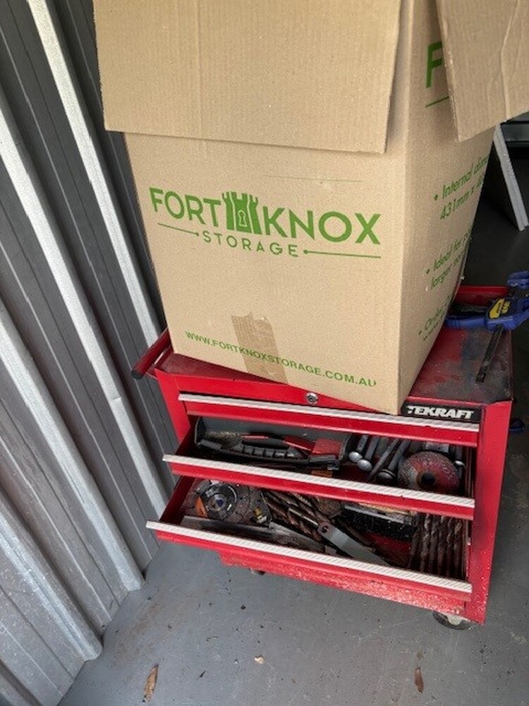 Loxon Storage Burleigh Bid on Self Storage Unit auction IB-4387