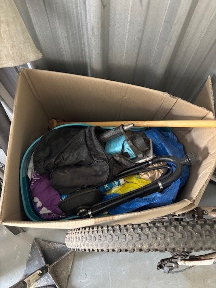 Loxon Storage Burleigh Abandoned Storage Auctions auction IB-4387