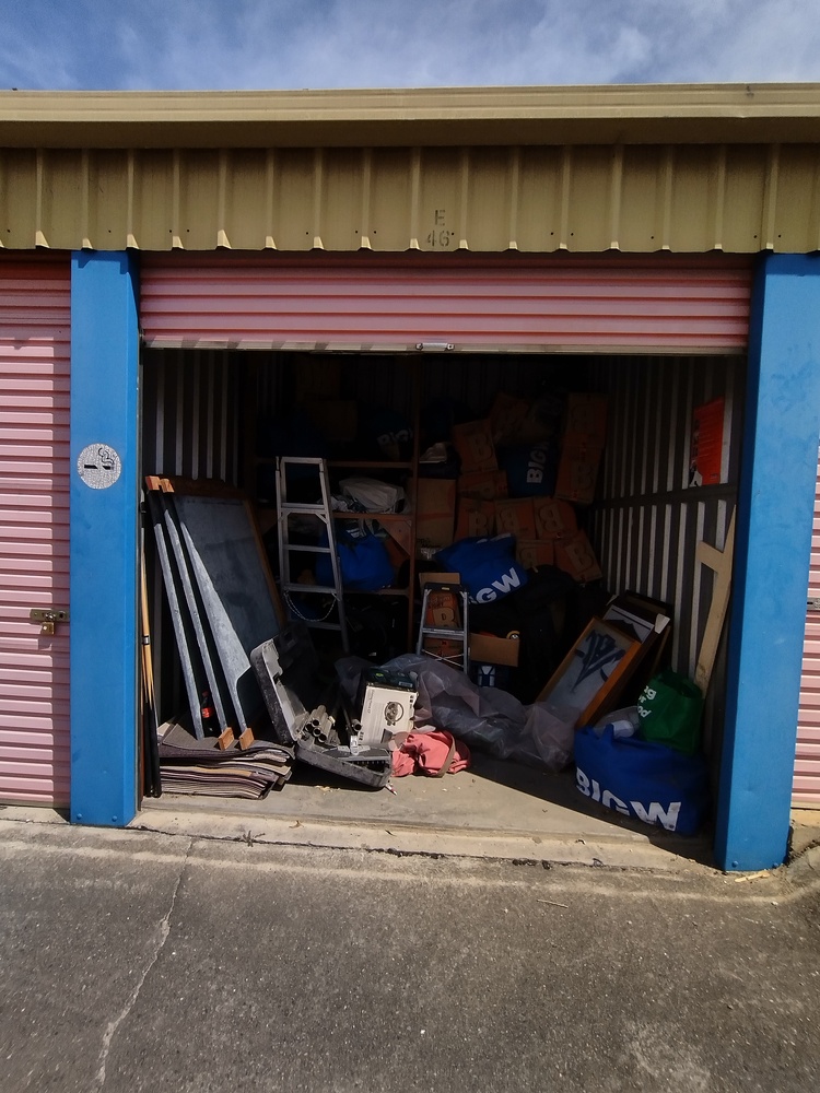Kennards Self Storage Guildford Bid on Storage Unit auction IB-6133