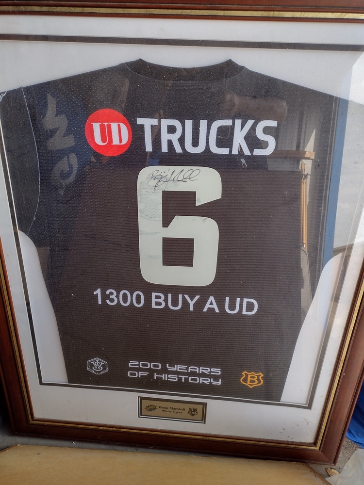 Kennards Self Storage Guildford Abandoned Storage garage Auctions auction IB-6133