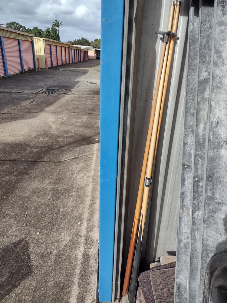 Kennards Self Storage Guildford Abandoned Storage Unit Auctions auction IB-6133