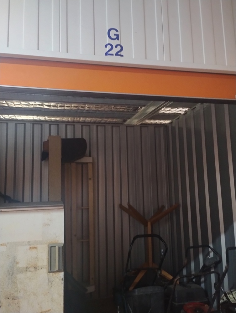 Kennards Self Storage Warrawong Bid on Storage auction IB-3045