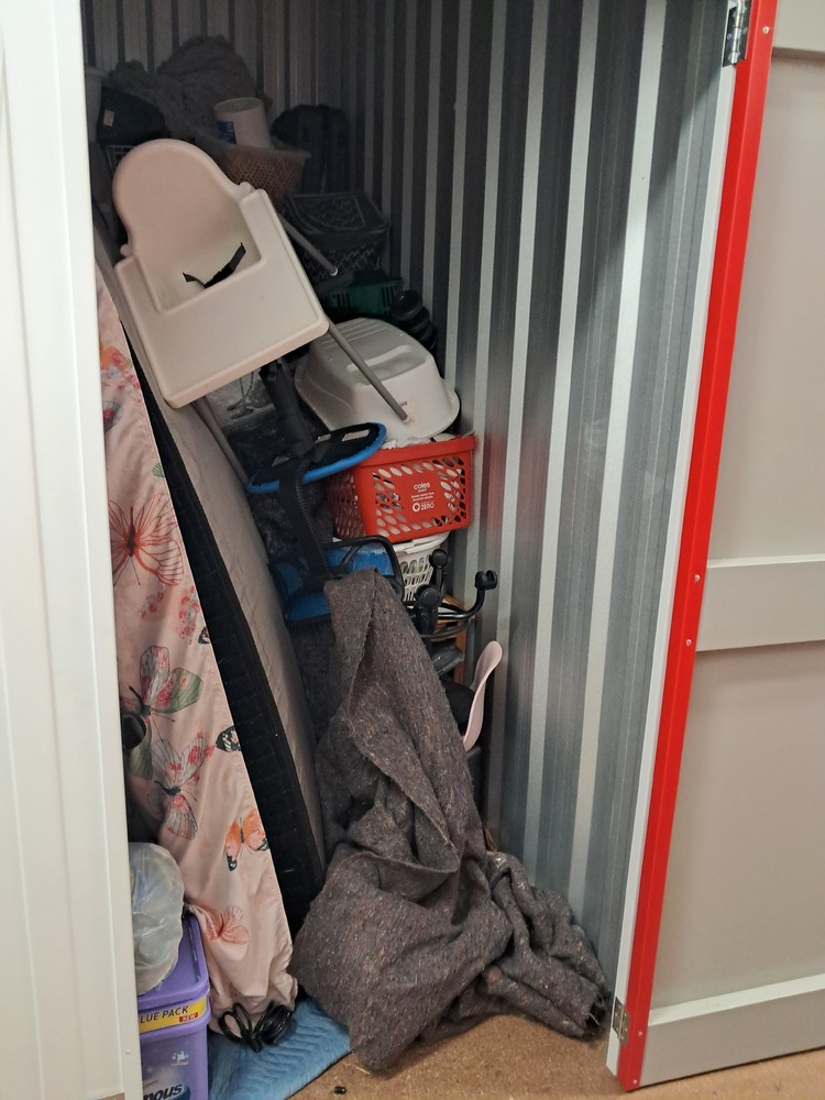 Storage King Maddington South Abandoned Storage Auctions auction IB-5492