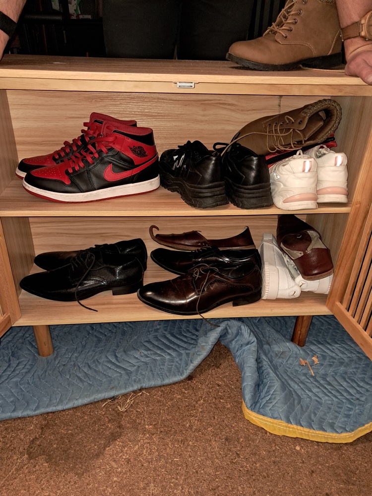 Storage King Maddington South Abandoned Storage Unit Auctions auction IB-5492