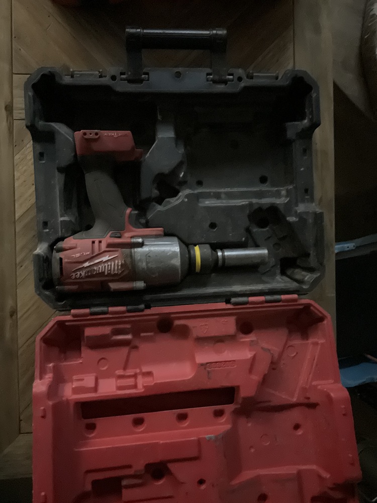 Storage King Ipswich Abandoned Self Storage Auctions auction IB-8678