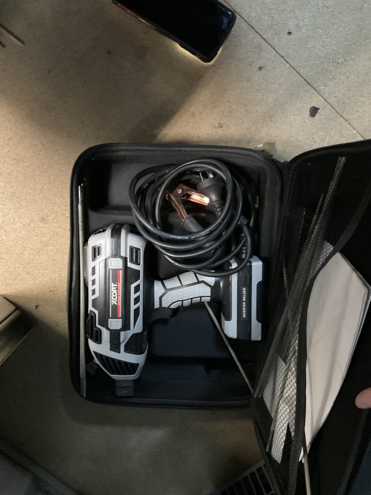 Storage King Ipswich Abandoned Storage shed Auctions auction IB-8678