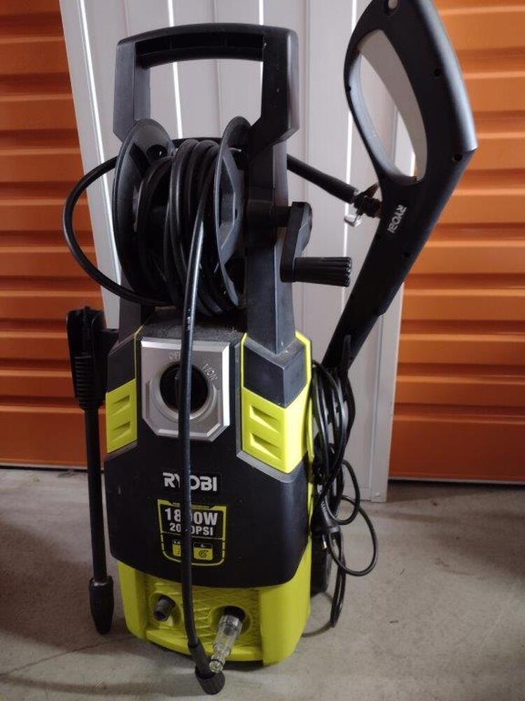 Kennards Self Storage Guildford Self Storage Facility Unit auction IB-3543