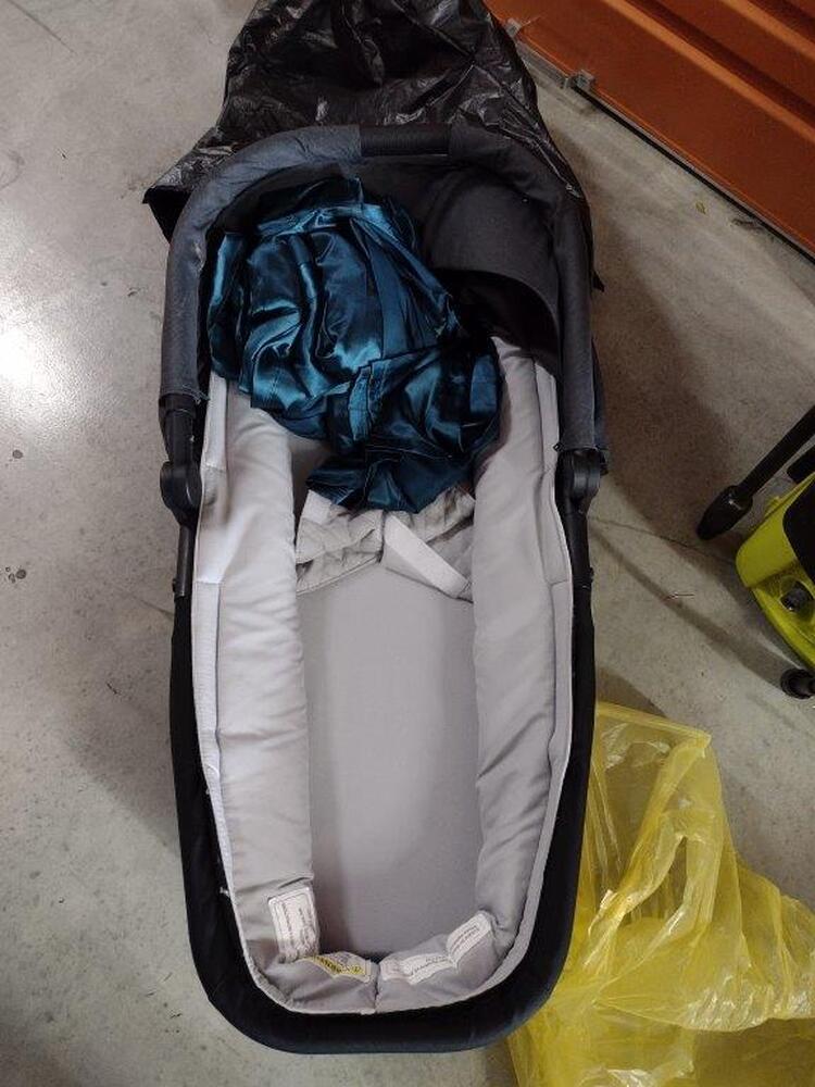 Kennards Self Storage Guildford Abandoned Self Storage Auctions auction IB-3543