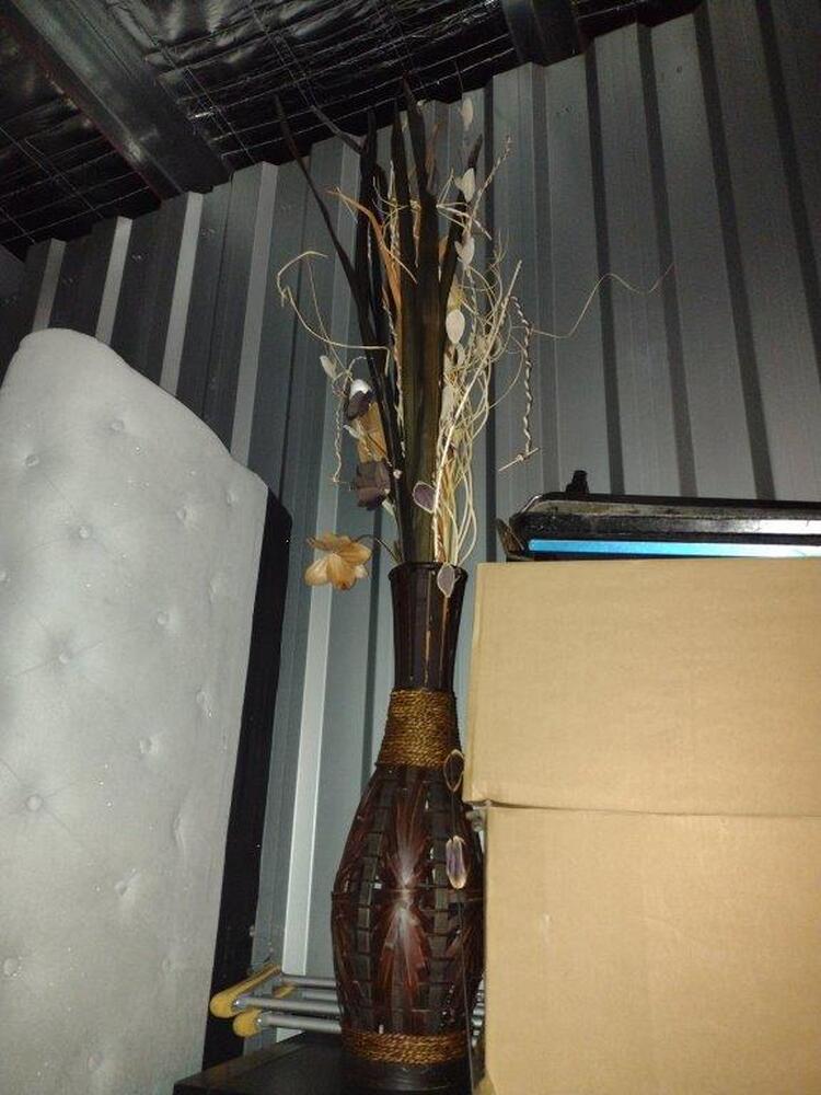 Kennards Self Storage Guildford Bid on Storage auction IB-3543