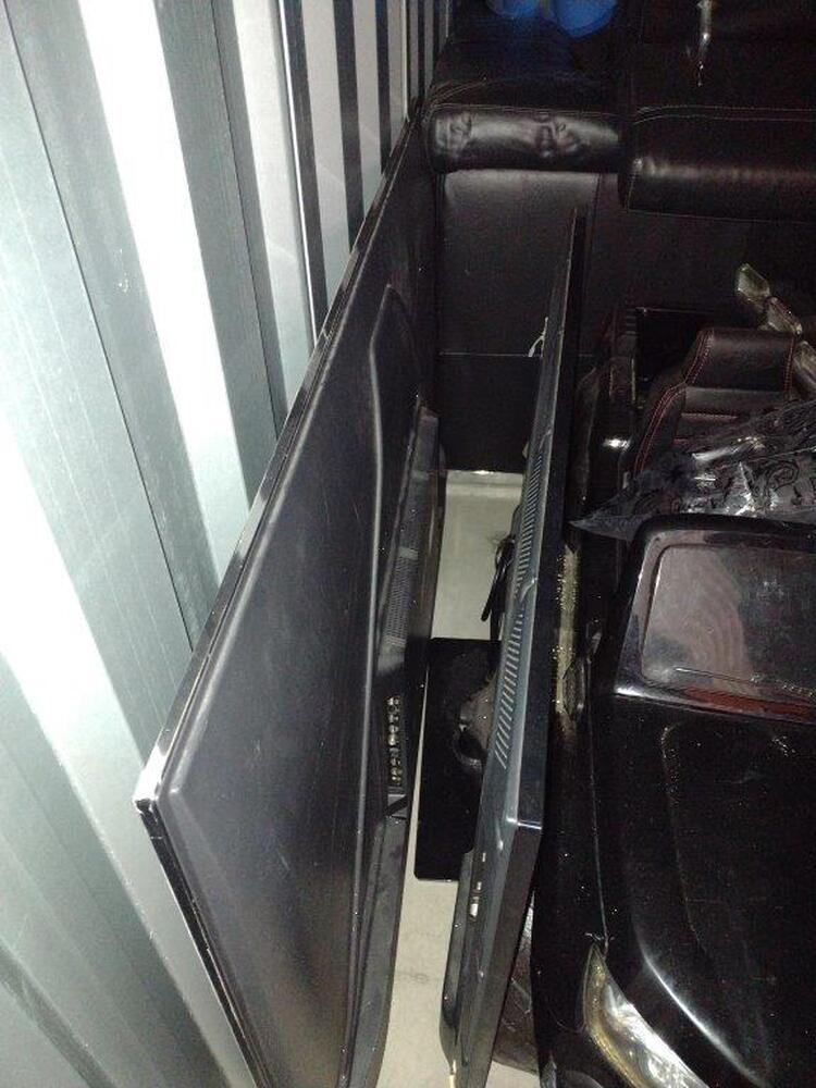 Kennards Self Storage Guildford Abandoned Storage Auctions auction IB-3543