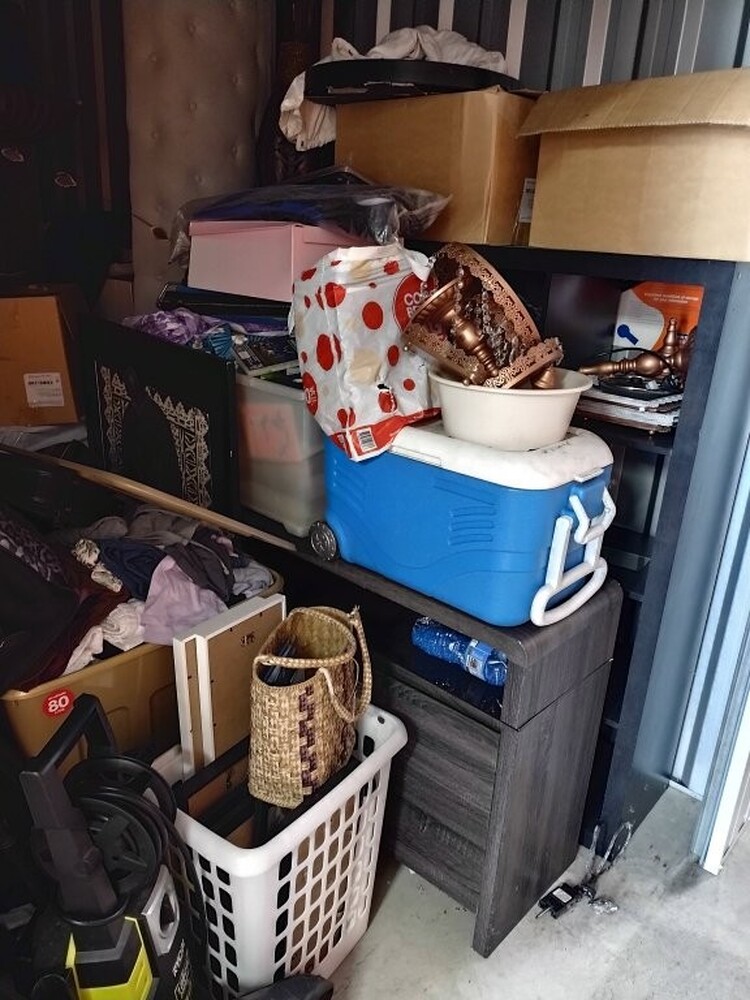 Kennards Self Storage Guildford Storage lock up Auctions auction IB-3543