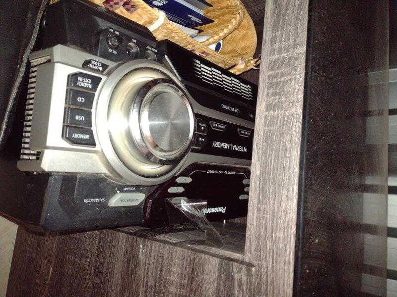 Kennards Self Storage Guildford Storage garage Auctions auction IB-3543