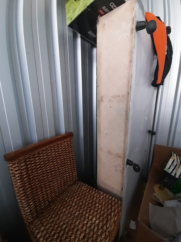 Storage King Maddington Abandoned Storage Unit Auctions auction IB-1483