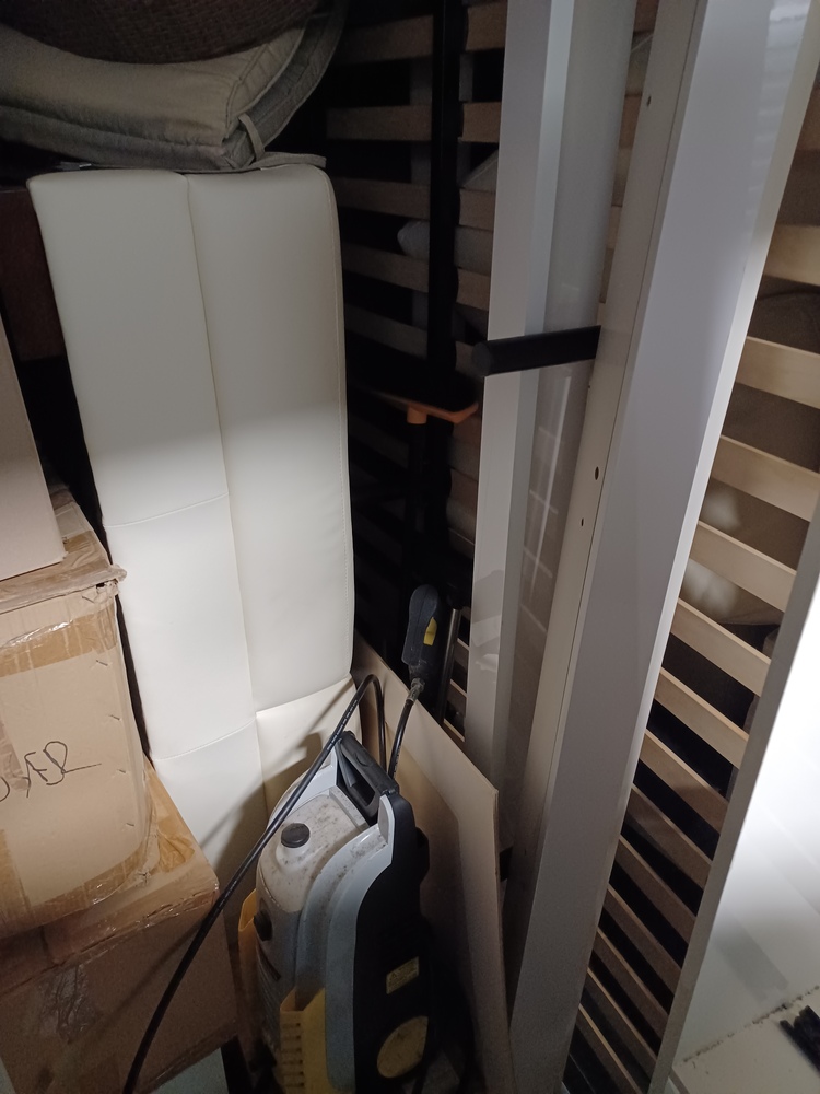 Loxon Storage Southport Storage auction IB-6887