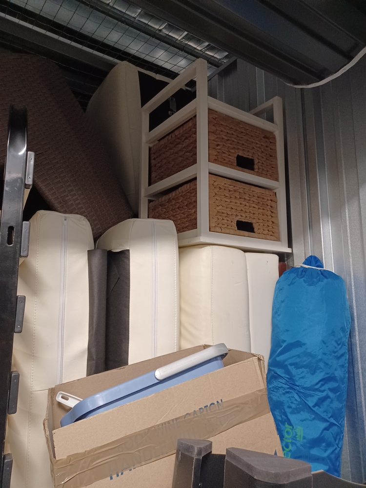 Loxon Storage Southport Abandoned Self Storage Auctions auction IB-6887