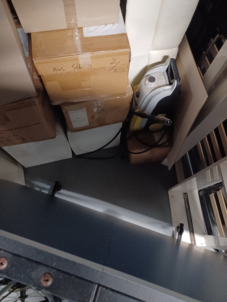 Loxon Storage Southport Abandoned Storage Auctions auction IB-6887