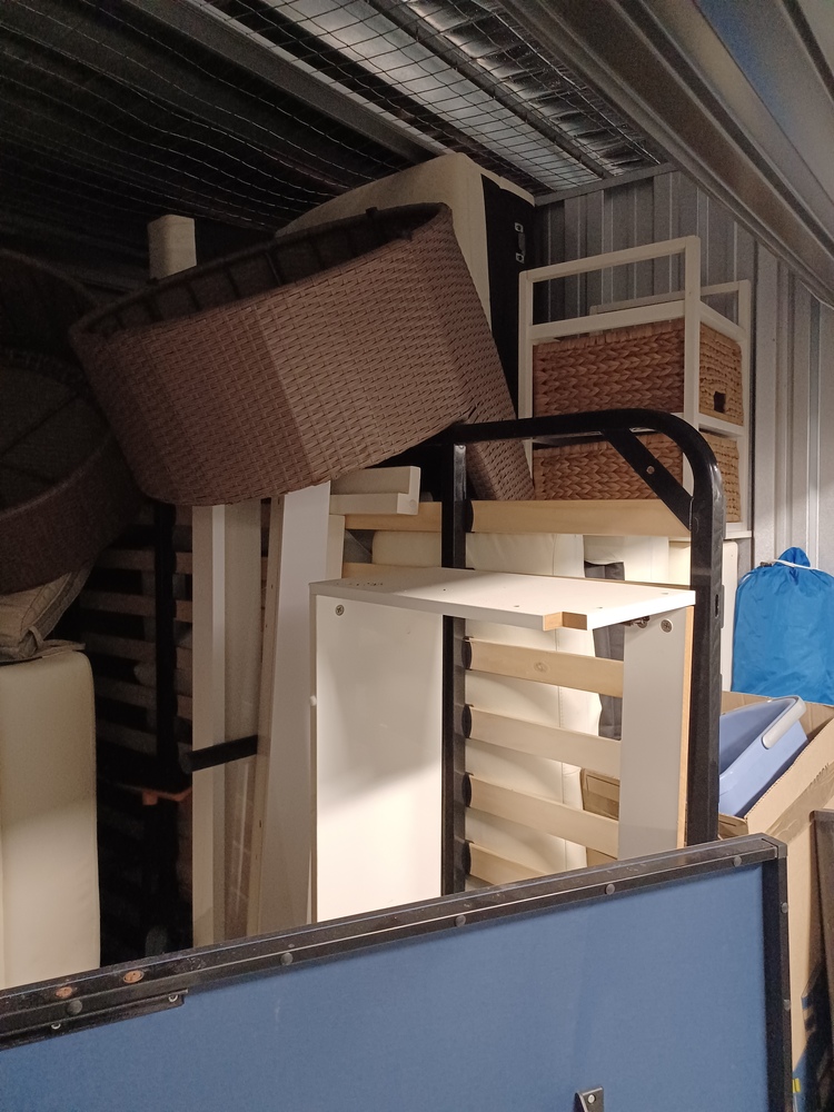 Loxon Storage Southport Abandoned Storage garage Auctions auction IB-6887