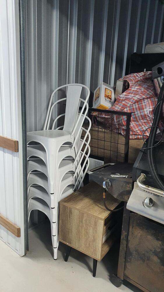 Storage King Redbank Plains Abandoned Self Storage Auctions auction IB-1768