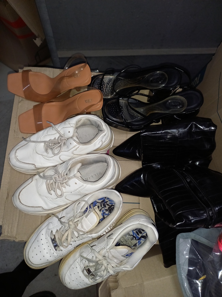 Storage King Alexandria Abandoned Storage shed Auctions auction IB-5018