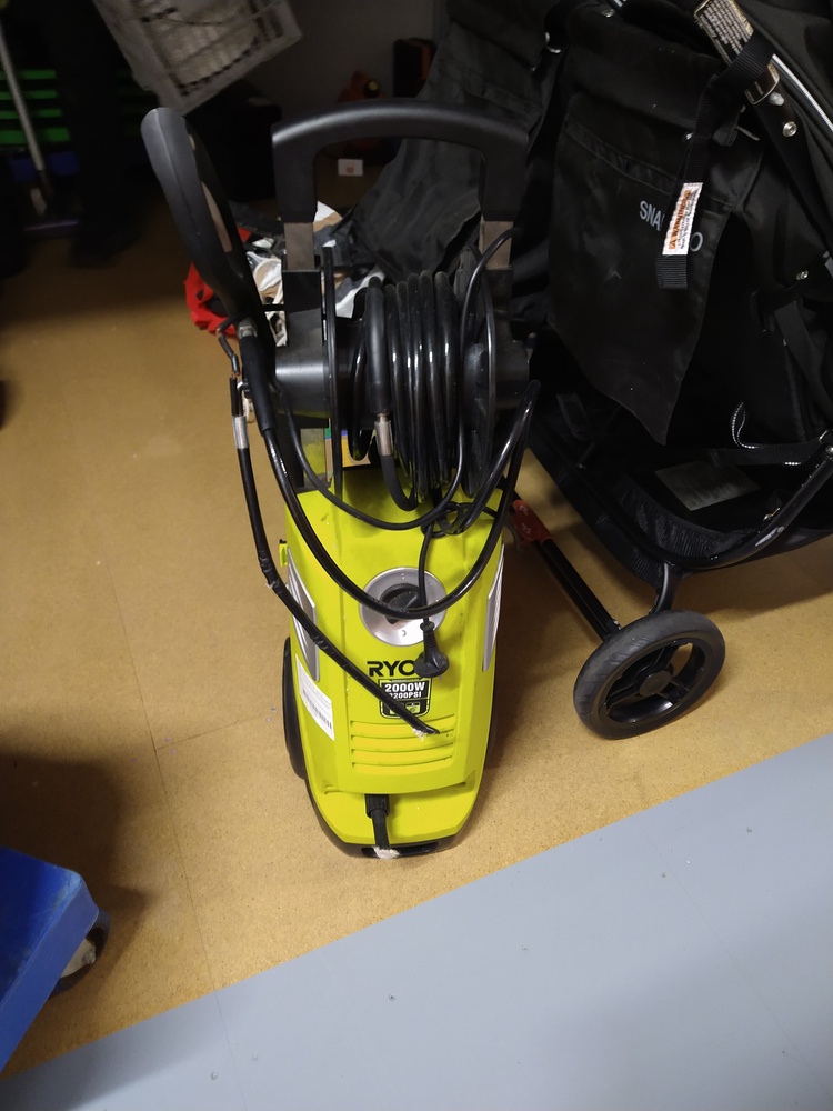 Kennards Self Storage Baringa Storage auction IB-1971