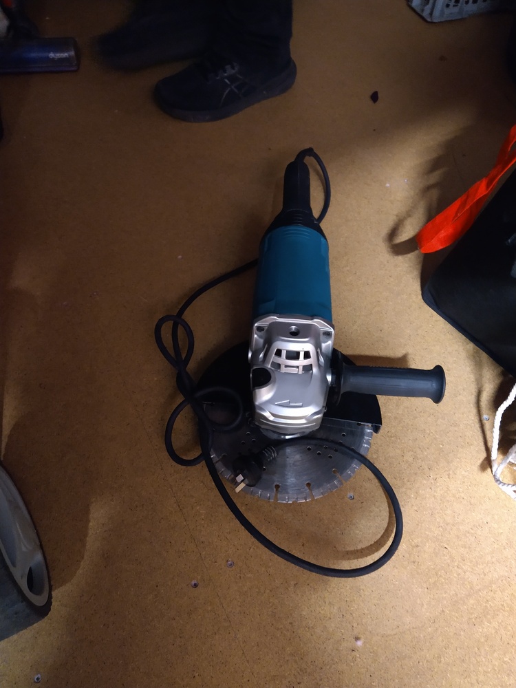 Kennards Self Storage Baringa Bid on Storage auction IB-1971