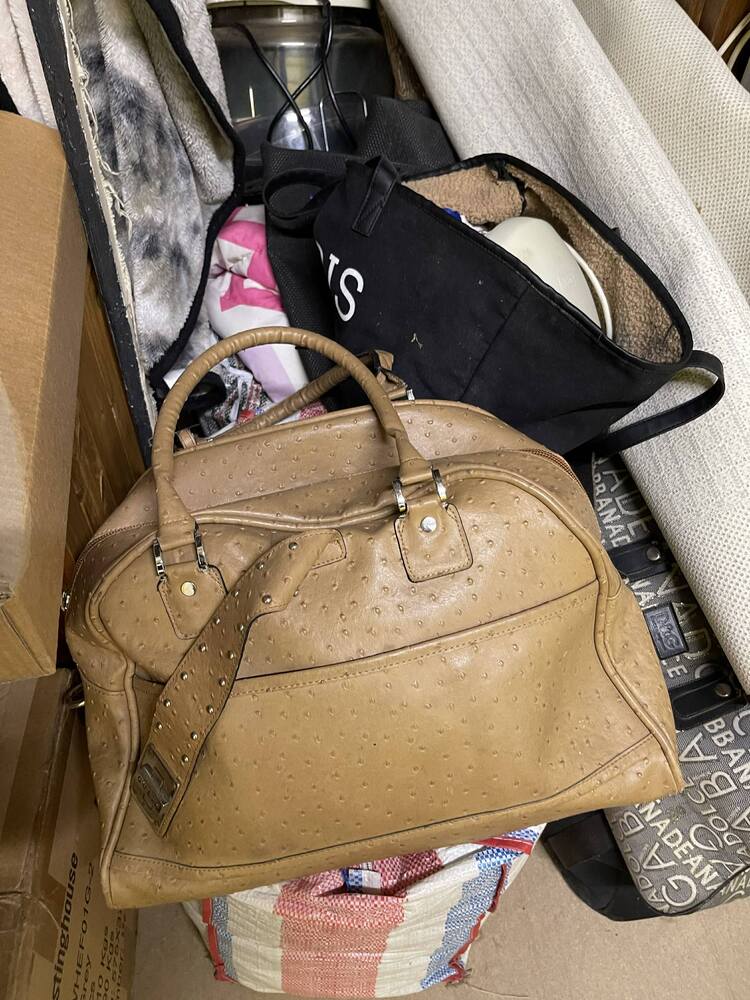 Big Orange Storage Abandoned Storage shed Auctions auction IB-2926