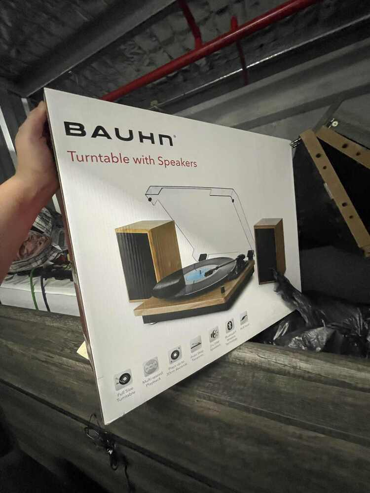 Big Orange Storage Bid on Storage Unit auction IB-5670