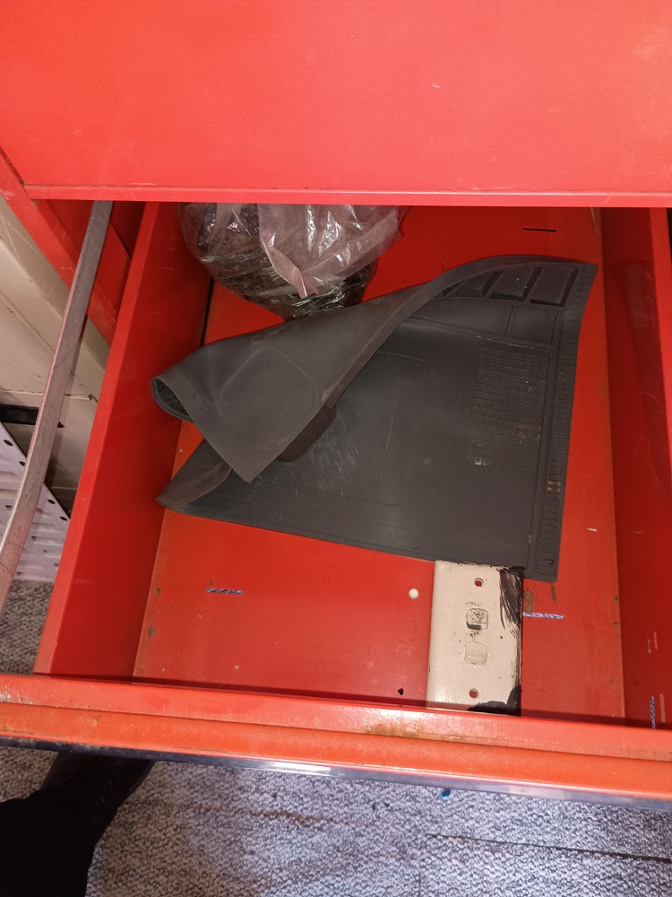 Kennards Self Storage Wetherill Park Bid on Storage auction IB-4567