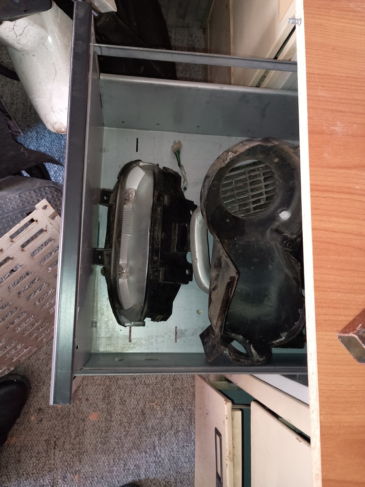 Kennards Self Storage Wetherill Park Abandoned Storage garage Auctions auction IB-4567