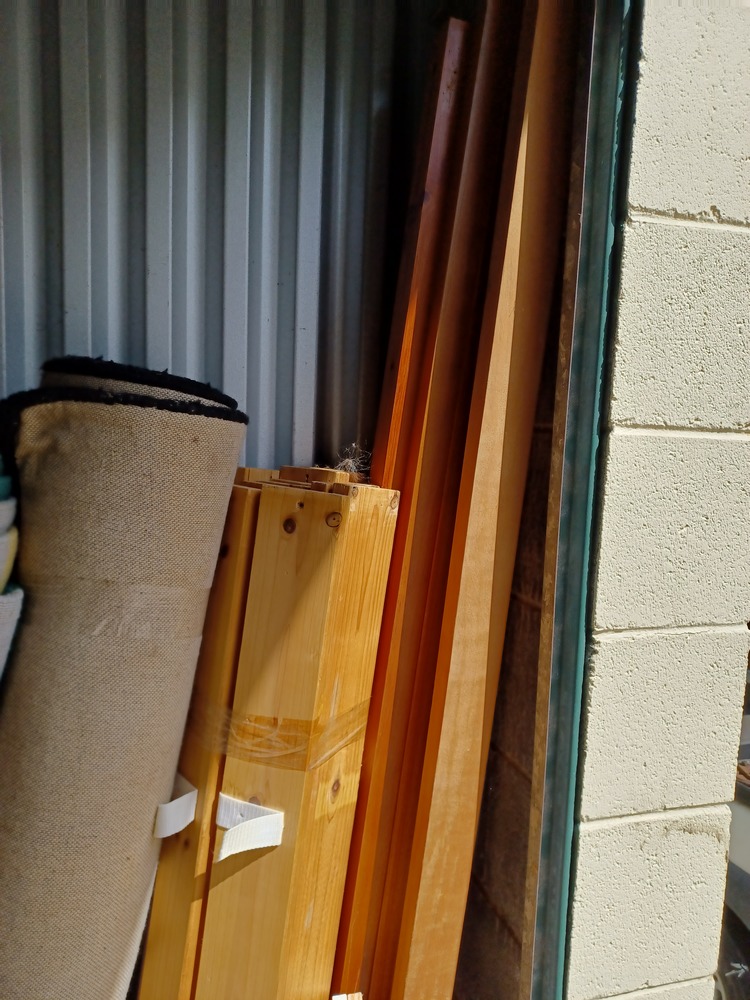 Loxon Storage Loganholme Abandoned Storage Unit Auctions auction IB-3267