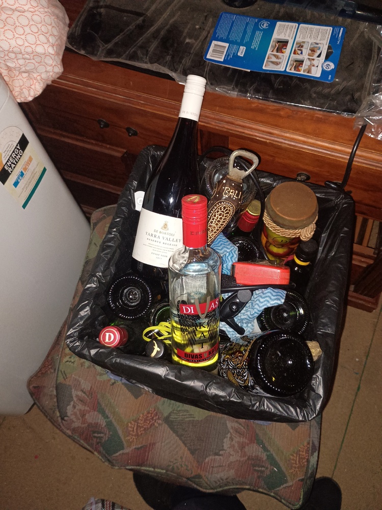 Kennards Self Storage Wetherill Park Abandoned Storage garage Auctions auction IB-2091