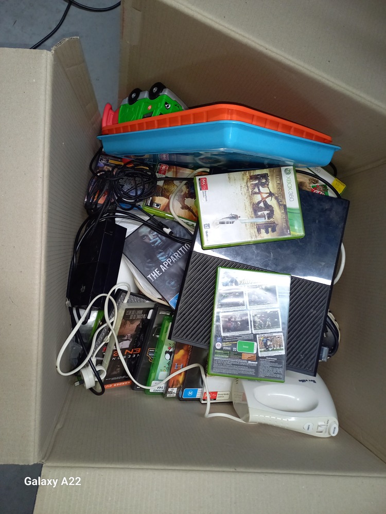 Storage King Moorebank Abandoned Storage garage Auctions auction IB-5618