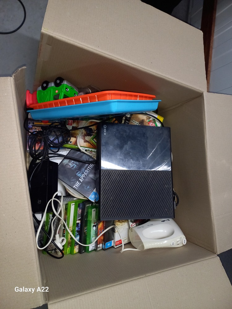 Storage King Moorebank Abandoned Storage Unit Auctions auction IB-5618