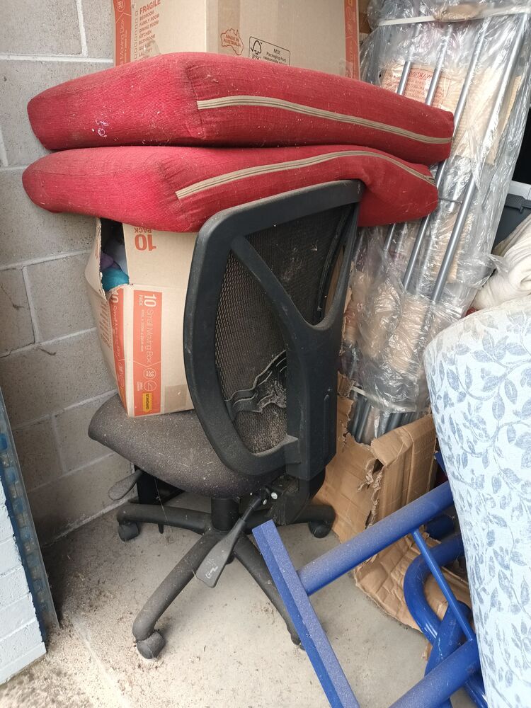 Storage King Frankston Abandoned Storage shed Auctions auction IB-8109