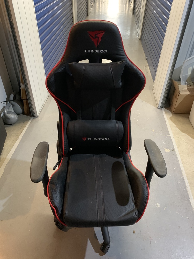 Storage King Penrith Abandoned Self Storage Auctions auction IB-9944